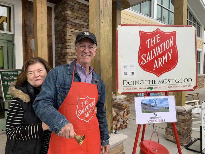 Dec. 2022 - E-Club members never stop to serve